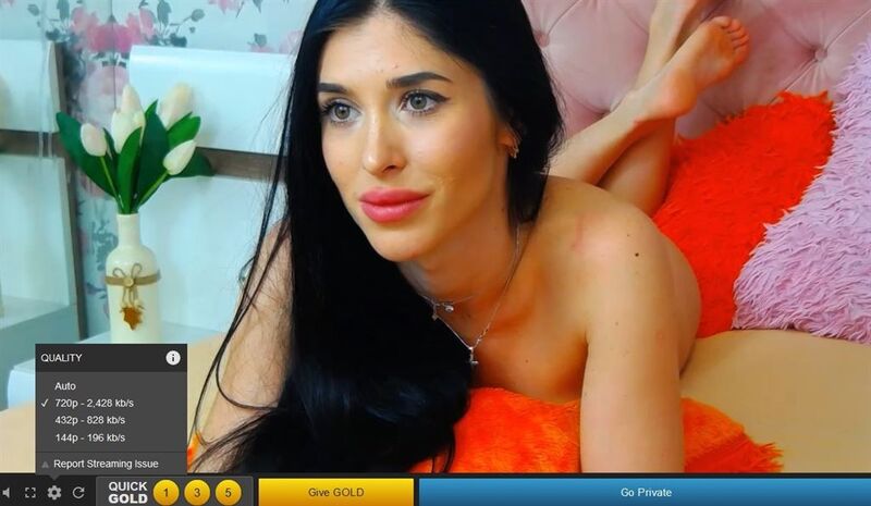 Italian beauty shows off her stunning green eyes in 720p HD on Streamate